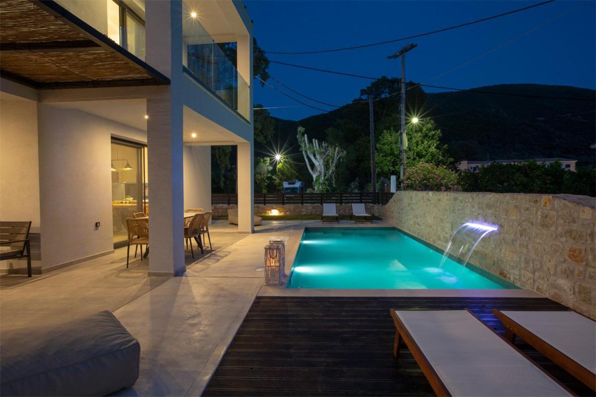 Seascape Villas Vassiliki - Beachfront Villas エクステリア 写真