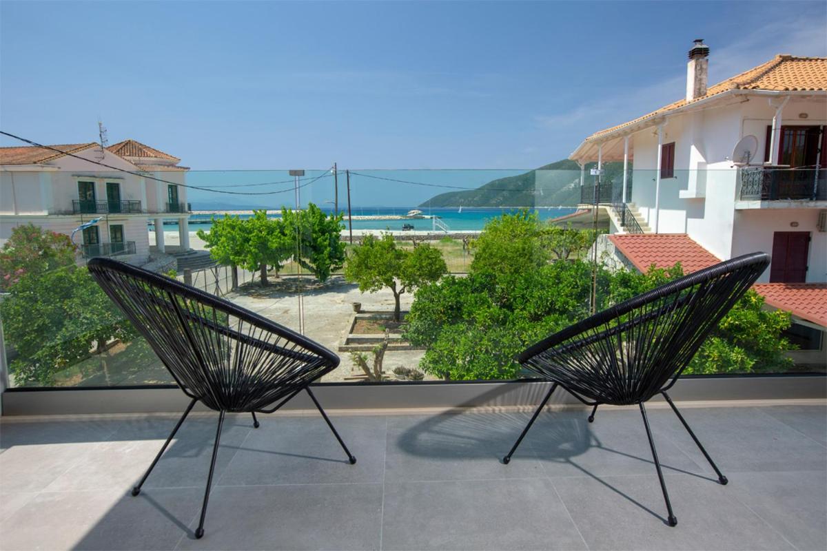 Seascape Villas Vassiliki - Beachfront Villas エクステリア 写真
