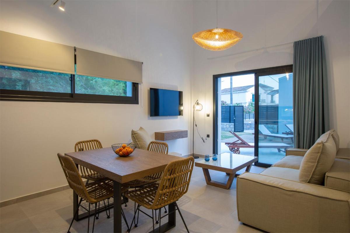Seascape Villas Vassiliki - Beachfront Villas エクステリア 写真