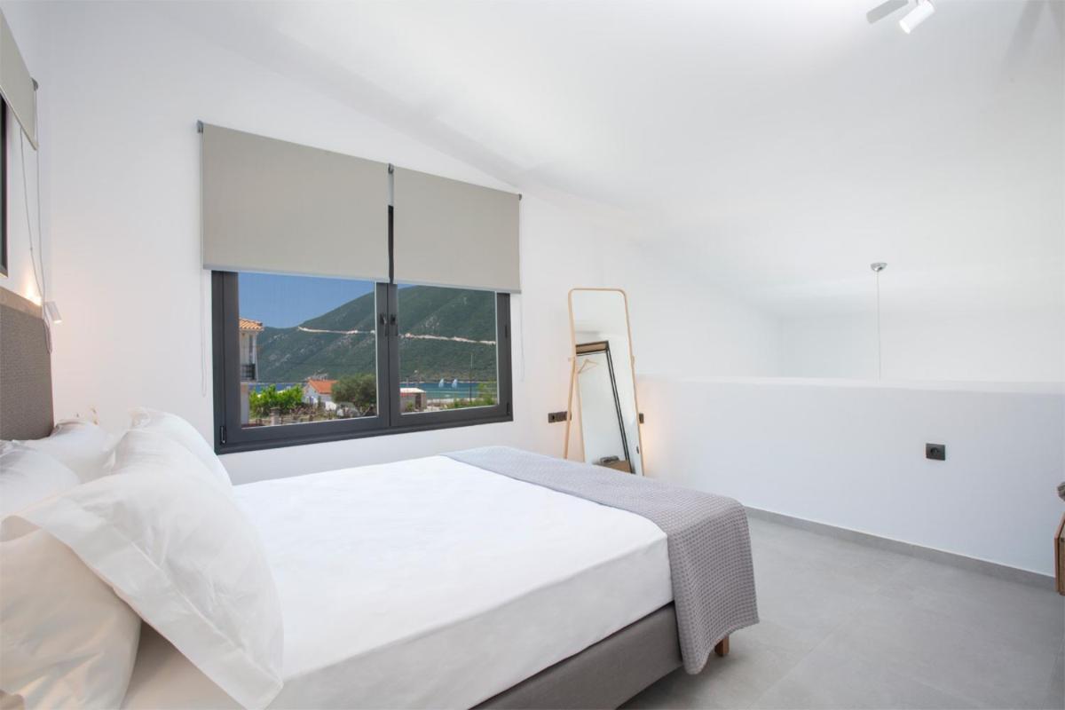 Seascape Villas Vassiliki - Beachfront Villas エクステリア 写真