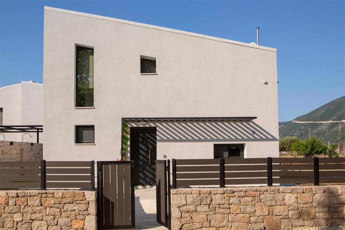 Seascape Villas Vassiliki - Beachfront Villas エクステリア 写真